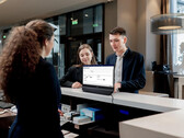 El Philips 24B2D5300 en una situación orientada al cliente