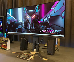 El Gigabyte AORUS MO34WQC es uno de los monitores que, según los rumores, incorporará el nuevo panel QD-OLED de 34 pulgadas de Samsung Display. (Fuente de la imagen: TFTCentral)