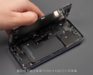 Un iPhone 13 Pro, diseccionado para las cámaras. (Fuente: WekiHome)