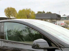 Tesla Model Y en Austin sin supervisor en el coche. (Fuente de la imagen: Mandablorian/X)
