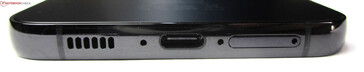 Parte inferior: altavoz, micrófono, USB-C 3.2 Gen.1, Dual SIM
