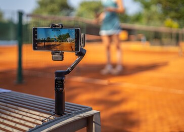 El cardán Hohem V3 Ultra para smartphone tiene un mando con pantalla táctil desmontable de 1,22 pulgadas (Fuente de la imagen: Hohem)