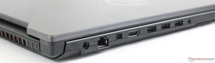 Izquierda: adaptador de CA, Gigabit RJ-45, mDP 1.2, HDMI 2.0, 3x USB 3.1 Type-A, audio combinado de 3.5 mm
