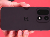 El OnePlus 15 mostrado en la cumbre de Qualcomm. (Fuente de la imagen: Qualcomm, editado)