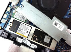 Se puede acceder a la unidad SSD M.2 tras retirar la cubierta