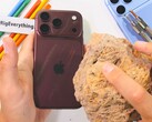 Muchos de los arañazos de la parte trasera del iPhone 18 Pro (Max) se pueden eliminar simplemente limpiándolos, pero no todos, tal y como demuestra la prueba de resistencia.