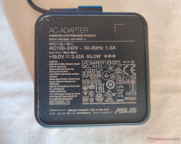 65 Adaptador de CA