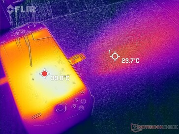 El calor residual sale por el borde superior