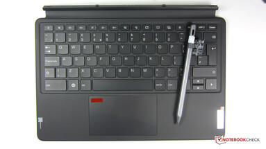 Accesorios opcionales: El lápiz de entrada Lenovo Tab Pen Plus, el teclado acoplable con touchpad...
