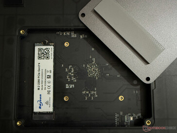 La ranura M.2 en la parte inferior