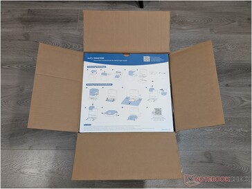 Caja de venta al público para el robot aspirador eufy Omni C28.