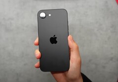 Se espera que el iPhone SE 4 cuente con una única cámara trasera con un sensor de 48 MP. (Fuente de la imagen: Apple)