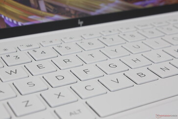 Las teclas tienen una respuesta nítida y sonora pero una profundidad de recorrido relativamente escasa