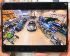 En su búsqueda de rastros de tiranio, el canal de YouTube JerryRigEverything desmonta el Samsung Galaxy Z Fold8.