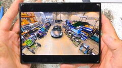 En su búsqueda de rastros de tiranio, el canal de YouTube JerryRigEverything desmonta el Samsung Galaxy Z Fold8.