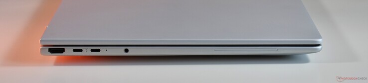 izquierda: HDMI, 2 puertos Thunderbolt 4, audio de 3,5 mm