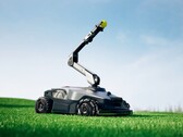 El NexLawn Master X puede lanzar pelotas a los perros y recoger fruta de los árboles. (Fuente de la imagen: Mova)