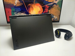 El Asus TUF Gaming A18 sacrifica la portabilidad a cambio de una pantalla gigantesca.