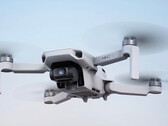 La Mini 2 SE pierde las capacidades 4K de la Mini 2 para alcanzar un precio más económico. (Fuente de la imagen: DJI)