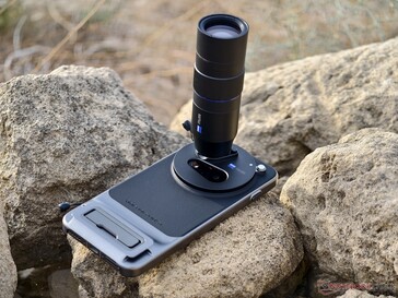 La Vivo X300 Pro con teleconvertidor Zeiss...