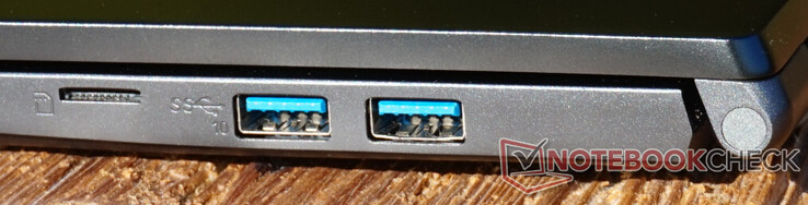 Conexiones a la derecha: ranura microSD, dos USB-A (10 Gbit/s)
