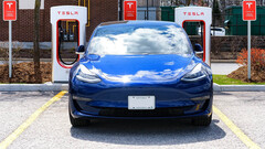 Los supercargadores aumentan la diferencia de costes entre los vehículos eléctricos y los de gasolina (imagen: Tesla)