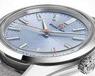 El logotipo de Grand Seiko y el segundero están acabados en oro rosa.