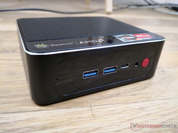 Frontal: 2x USB 3.0, USB-C, audio combo de 3,5 mm, botón de encendido