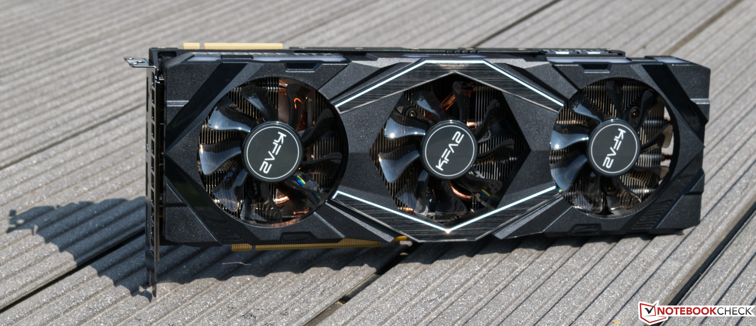 Review de GeForce 2080 Ti EX - GPU Nvidia de gama alta con una solución de refrigeración personalizada - Notebookcheck.org