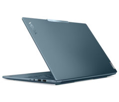 Puertos laterales derechos del Lenovo Yoga Pro 9 RTX 5060. (Fuente de la imagen: Globaldata)