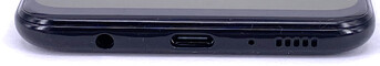 Abajo: Jack de auriculares de 3,5 mm, puerto USB-C, agujero para el micrófono, rejilla para el altavoz.