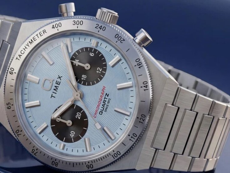 El Timex TW2Y92400 cuenta con una esfera radial de color azul hielo estilo CD, subesferas negras,