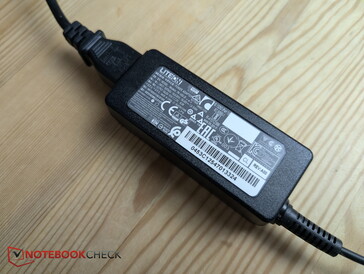 El diminuto adaptador de corriente del Connect 15