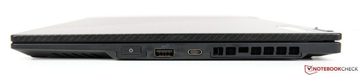 Derecha: Botón de encendido, 1 USB 3.2 Gen 2 Tipo-A, 1 USB 3.2 Gen 2 Tipo-C compatible con DisplayPort/Power Delivery, rejillas de ventilación