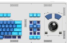 El panel superior se fija magnéticamente y el circuito trackball se encaja para sustituir al teclado numérico (Fuente de la imagen: Atomic)