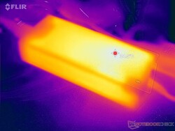 El adaptador de CA alcanza los 35 C cuando funciona con cargas exigentes