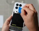 La batería del Fairphone 6 es especialmente fácil de sustituir. (Fuente de la imagen: iFixit)