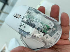 El Logitech MX Master 4 con un acabado translúcido sin estrenar. (Fuente de la imagen: Reddit)