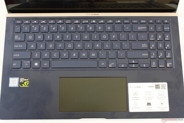 La misma disposición del teclado que en el UX533