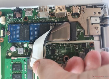 Asus VivoBook 17: ranura M.2 para SSD PCIe-3.0
