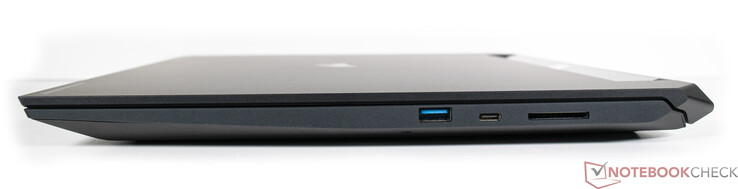 Derecha: USB tipo A, Thunderbolt USB4, lector de tarjetas SD (UHS-III)