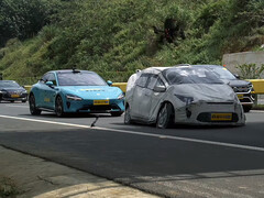 Al Xiaomi SU7 no le fue bien en la prueba ADAS. (Fuente de la imagen: DCarStudio/YT)