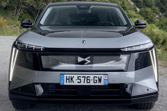 DS N.º 7 E-Tense: el nuevo vehículo eléctrico de lujo (BEV) ofrece hasta 460 millas de autonomía eléctrica y una configuración de tracción total de 345 hp.