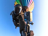 La nueva GoPro Max 2 acaba de caer del cielo, como puede verse en esta imagen teaser oficial (Fuente de la imagen: GoPro)