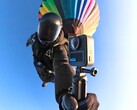 La nueva GoPro Max 2 acaba de caer del cielo, como puede verse en esta imagen teaser oficial (Fuente de la imagen: GoPro)