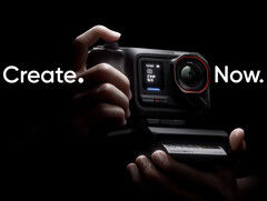 Una toma de la Insta360 Ace Pro 2 acoplada a su nuevo accesorio de agarre. (Fuente de la imagen: Insta360)