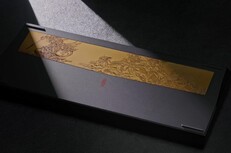 Placa decorativa del teclado mecánico inalámbrico Keychron Black Myth Wukong. (Fuente de la imagen: Keychron)