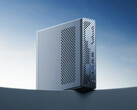 El MS-01 SE puede equiparse con hasta 64 GB de memoria RAM DDR4. En la imagen: una fotografía promocional en la que se muestra la parte frontal del mini PC.