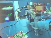 Sistema de prueba que muestra los conectores Thunderbolt de nueva generación (Fuente de la imagen: Tom's Hardware)