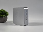 Vista de los puertos frontales del mini PC M2 del minisforo